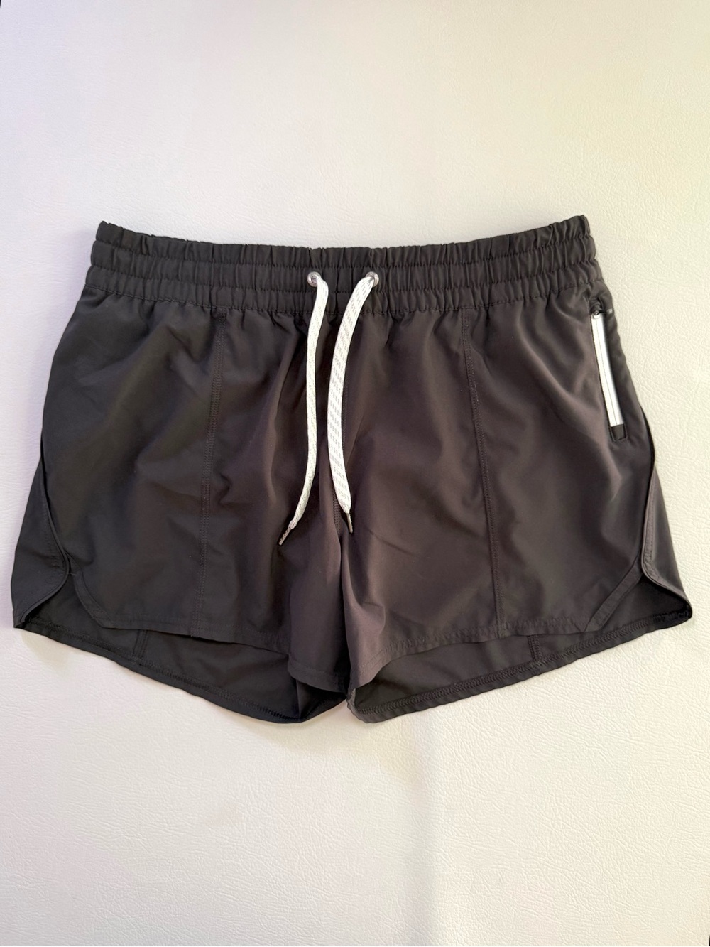 Vuori Women's Large Black Clementine Shorts with Liner Brief VW365 Style